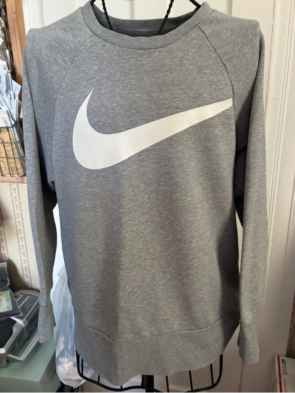 Nike Gray Men's Size L Crewneck Sweatshirt with Swoosh Logo